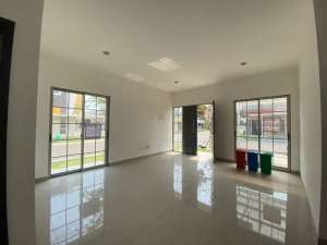 Jarang Ada Disewa Rumah Pik 2 Uk 8X12,5 Hoek 31 Kt Siap Huni lokasi di Jakarta Utara, tersedia melalui melalui situs Olx