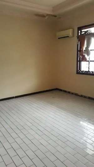 Jarang Ada Rumah Strategis Raya Bubutan sebelah Pom Bensin BCA lokasi di Surabaya Kota, tersedia melalui melalui situs Olx