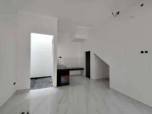 Jarang AdaRumah Baru Gress 2 Lantai Ketintang Madya AksesA.Yani lokasi di Surabaya Kota, tersedia melalui melalui situs Olx