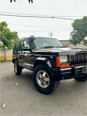 Jual bekas Jeep Cherokee 4.0 XJ Limited AT 1994,lokasi di Yogyakarta Kota