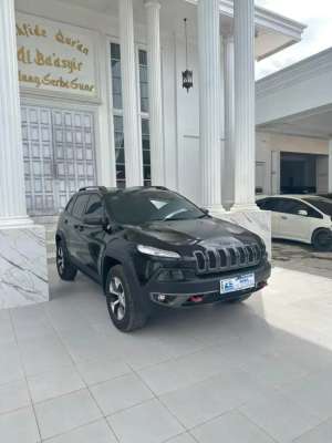 Jual bekas Jeep cherokee 4x4 2014,lokasi di  ,Banjarmasin Kota