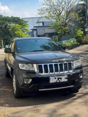 Jual bekas Jeep Grand Cherokee 2012 5.7 V8 Hemi Overland Cherokee 2013 hitam bu,lokasi di Jakarta Utara