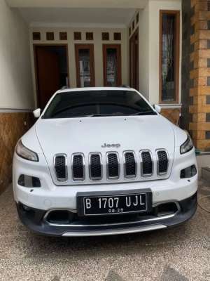 Jual bekas Jeep Grand Cherokee Limited 2.5 Bensin 2015 white putih Cherokee 2016,lokasi di  