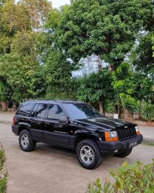 Jual bekas Jeep Grand Cherokee Limited 4X4 Matic Hitam 1999 Tgn Ke 1 Full Orisini,lokasi di Tangerang Selatan Kota