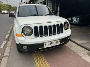 Jual bekas Jeep patriot th 2012 AT 4x4 sunroof 2400cc,lokasi di Jakarta Selatan