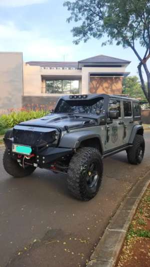 Jual bekas Jeep Rubicon 2013 Anniversary 10Warna Abu Abu,lokasi di Jakarta Barat