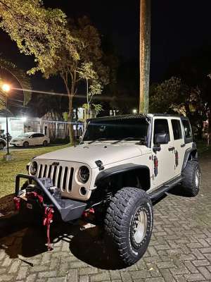 Jual bekas Jeep rubicon sahara 2011,lokasi di Malang Kota