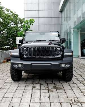 Jual bekas jeep Wrangler Rubicon 2.0 4-Doors JL NIK 2026 ready stock tdp 500 jt,lokasi di Medan Kota