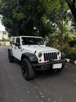 Jual bekas Jeep Wrangler Rubicon 2013 Putih White 2014 Jeep 2012 dijual Cepet Bu,lokasi di Jakarta Utara