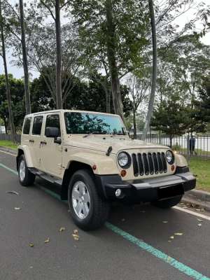 Jual bekas JEEP WRANGLER SAHARA 3.8L V6 2011,lokasi di Jakarta Selatan
