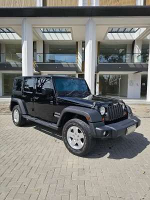 Jual bekas Jeep Wrangler Unlimited Sport 2011 Facelift 3.8 4x4 LOW KM AT JK Long,lokasi di Jakarta Barat