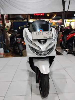 Jual bekas JUAL CEPAT Honda pcx 150cc 2018 pajak hidup,lokasi di Tangerang Selatan Kota