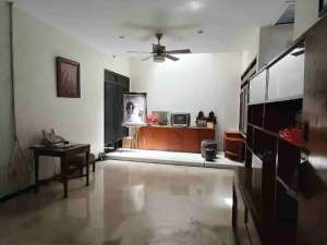 jual cepat Raya Kendangsari rumah lama masih siap huni lokasi di Surabaya Kota, tersedia melalui melalui situs Olx