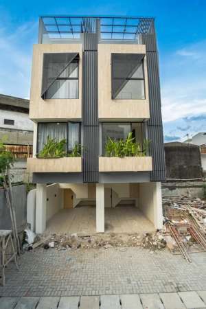 Jual Cepat Rumah 1,2M Siap Huni 4 Lantai Akses Mobil di Gunung Sahari lokasi di Jakarta Pusat, tersedia melalui melalui situs Olx