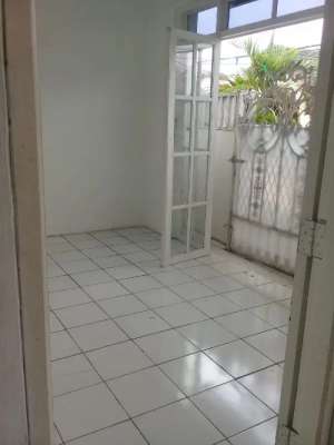 Jual Cepat Rumah 3 kamar bonus kios di dekat Kota Wisata lokasi di Tangerang Kab., tersedia melalui melalui situs Olx