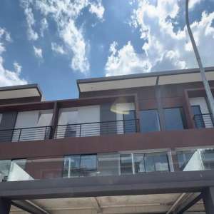 Jual Cepat Rumah 3 Tingkat dengan Harga Bersahabat lokasi di Medan Kota, tersedia melalui melalui situs Olx