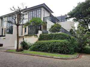 jual cepatrumah corner 3 lantai, lancewood navapark di bsd city. harga nego lokasi di Tangerang Selatan Kota, tersedia melalui melalui situs Olx