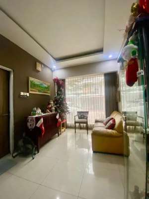 Jual Cepat Rumah Minimalis 2 Lantai Furnished Dekat Bandara Soetta lokasi di Jakarta Barat, tersedia melalui melalui situs Olx