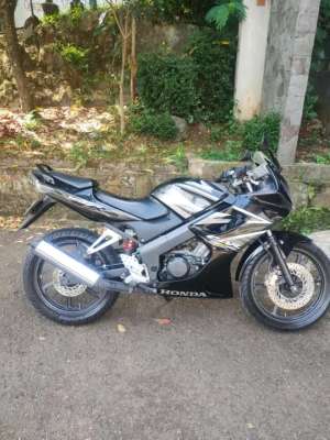 Jual bekas Jual cepat seadanya CBR 150R Thailand,lokasi di Bandung Kota