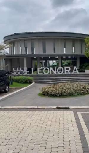 Jual harga waktu beli rumah premium gading serpong 3 lantai lokasi di Tangerang Kota, tersedia melalui melalui situs Olx