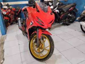 Jual bekas jual honda cbr feslif 2017 150cc siap pakai,lokasi di Tangerang Selatan Kota