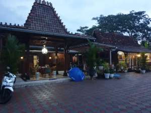 Jual KebunRumah Joglo Jalan Kaliurang Dekat UII lokasi di Sleman Kab., tersedia melalui melalui situs Olx