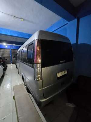 Jual bekas Jualmobil isuzu elf mini bus diesel 2013,lokasi di Jakarta Barat