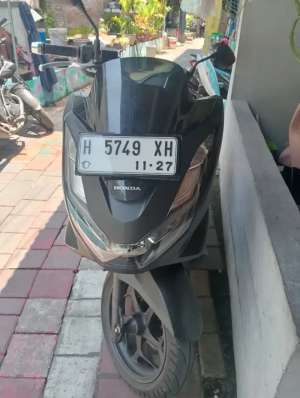 Jual bekas Jual motor PCX Hitam tahun 2022,lokasi di Semarang Kota