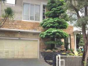 JUAL MURAH RUMAH MEWAH CITRALAND RAFFLES LUAS 400 UP ADA KOLAM RENANG MINIM RENOVASI CASH ONLY BISA VIEWING lokasi di Surabaya Kota, tersedia melalui melalui situs Olx