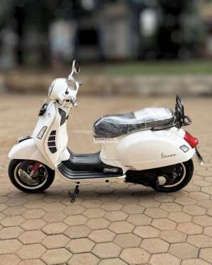 Jual bekas JUAL MURAH VESPA GTS 150 3V 2015 MULUS,lokasi di Purwakarta Kab.