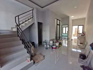 Jual rmh baru 2LT minimalis di lebak arum dekat ry kenjeran lokasi di Surabaya Kota, tersedia melalui melalui situs Olx