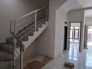 Jual Rumah 2 Lantai Baru di Perumahan area Tenggilis, Surabaya lokasi di Surabaya Kota, tersedia melalui melalui situs Olx