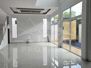 Jual Rumah 2 Lantai Mewah Baru Siap Huni lokasi di Pontianak Kota, tersedia melalui melalui situs Olx