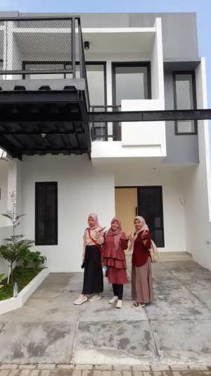 Jual Rumah 2 Lantai Modern Strategis Pinggir Jalan Mustikasari Dekat Tol Bekasi Timur SHM lokasi di Bekasi Kota, tersedia melalui melalui situs Olx