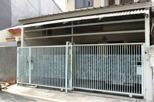 Jual Rumah 2 Lantai Strategis Dekat Stasiun Palmerah Siap KPR J-18457 lokasi di Jakarta Barat, tersedia melalui melalui situs Olx