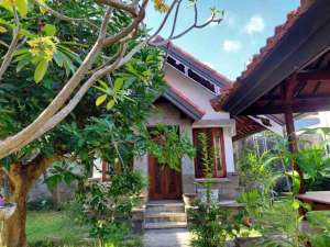 jual rumah 8 are halaman luas di renon denpasar lokasi di Denpasar Kota, tersedia melalui melalui situs Olx