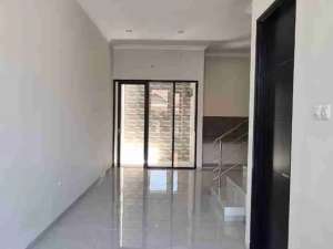 Jual Rumah Baru Minimalis di Area Klampis, Surabaya lokasi di Surabaya Kota, tersedia melalui melalui situs Olx