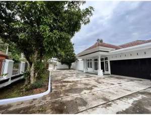 Jual Rumah Besar dan Luas lokasi di Tasikmalaya Kota, tersedia melalui melalui situs Olx