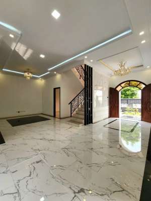 Jual rumah Classic Modern dalam komplek duren sawit dekat Buaran plaza tol becak kayu Jakarta Timur lokasi di Jakarta Timur, tersedia melalui melalui situs Olx