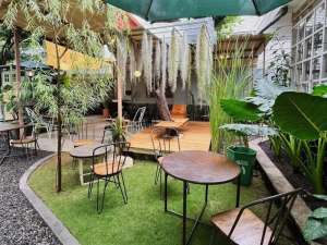 JUAL Rumah cocok untuk cafe tempat usaha strategis pusat kota di Sayap Riau, Bandung lokasi di Bandung Kota, tersedia melalui melalui situs Olx