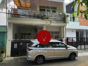Jual Rumah Depan Taman di Pondok Pinang, Kebayoran Lama, Jaksel. lokasi di Jakarta Selatan, tersedia melalui melalui situs Olx