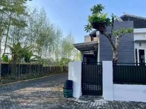 Jual Rumah di Maguwoharjo Sleman lokasi di Sleman Kab., tersedia melalui melalui situs Olx