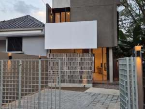 Jual Rumah Estetik di Jombang Ciputat Bintaro Tangerang Selatan lokasi di Tangerang Selatan Kota, tersedia melalui melalui situs Olx