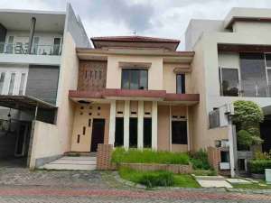 Jual Rumah Kertajaya Indah Regency 2 Lantai lokasi di Surabaya Kota, tersedia melalui melalui situs Olx