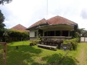 JUAL RUMAH KLASIK BELANDA SAYAP RIAU SUPRATMAN DIPONEGORO lokasi di Bandung Kota, tersedia melalui melalui situs Olx
