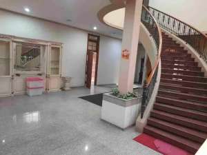 Jual Rumah Mewah2 ltNginden Intan lokasi di Surabaya Kota, tersedia melalui melalui situs Olx