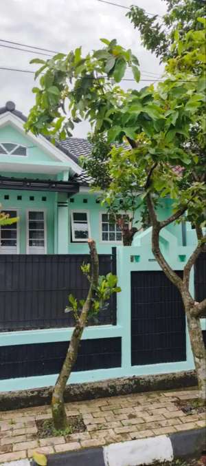 Jual rumah renov di Perum Kebun Raya Residen lokasi di Bogor Kota, tersedia melalui melalui situs Olx