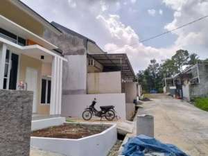 Jual Rumah Siap Huni Tanah Sangat Luas 221m2 Wajib Lihat di Mangunsari Gunungpati lokasi di Semarang Kota, tersedia melalui melalui situs Olx