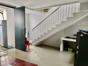 JUAL SEWA RUMAH SERENADE ROYAL RESIDENCE 2 LANTAI FULL FURNISH lokasi di Surabaya Kota, tersedia melalui melalui situs Olx