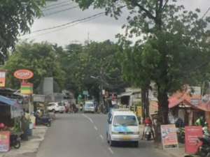 JUAL TANAH STRATEGIS ADA BANGUNAN HITUNG TANAH,Dekat Bandara Halim perdana Kusuma lokasi di Jakarta Timur, tersedia melalui melalui situs Olx